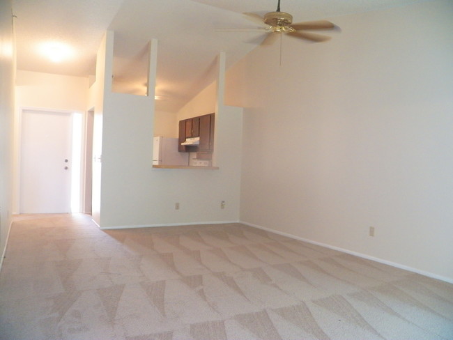 Building Photo - 3269 Cloverplace Dr