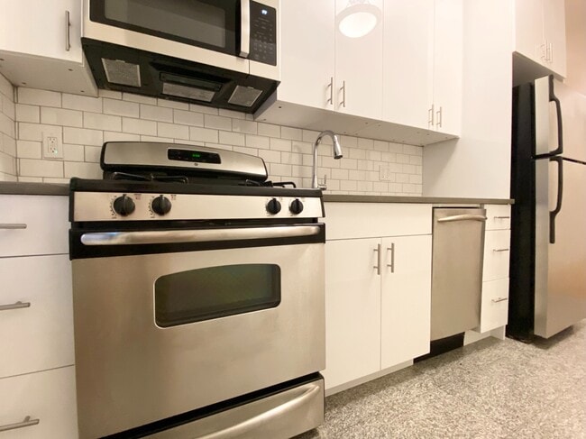 Building Photo - 282 Cabrini Blvd