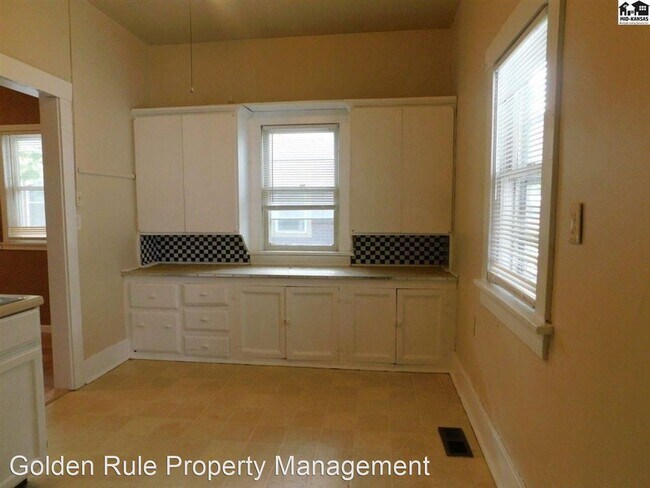 Building Photo - 2 br, 1 bath House - 902 E 5th Ave