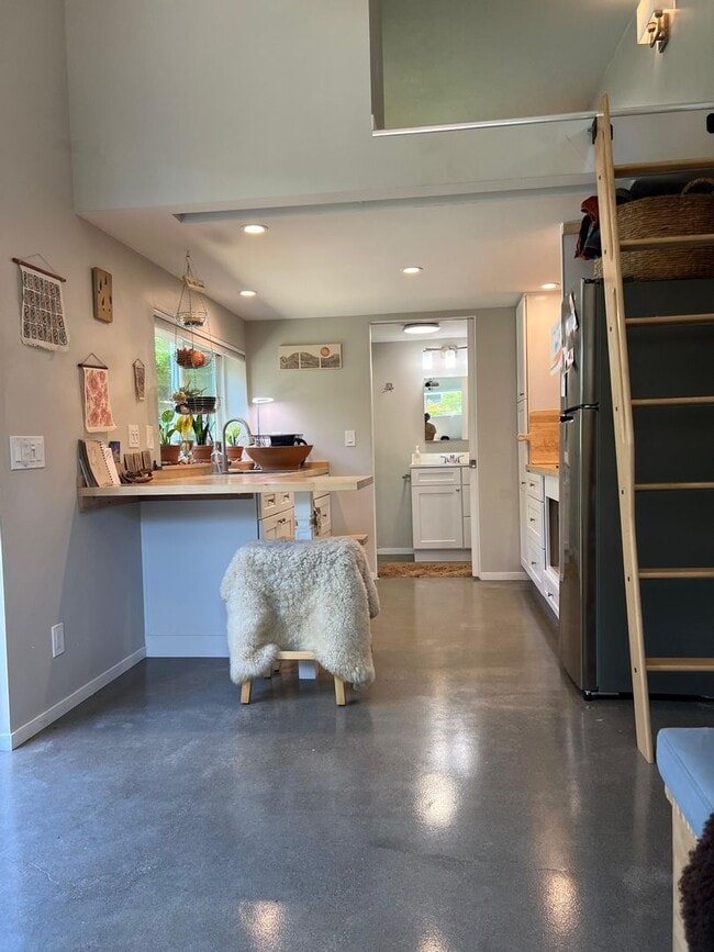 Building Photo - 1128 Buchon St