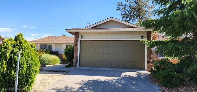 Building Photo - 3BR/2BA NW Reno Gen available immediately!
