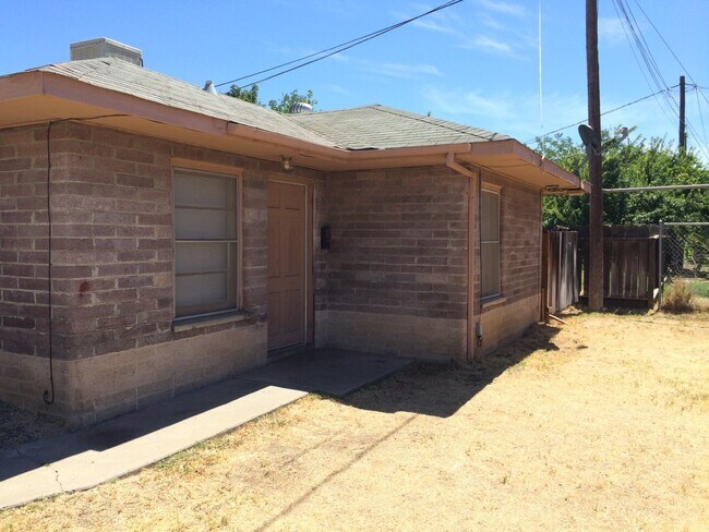 Foto del edificio - One Bedroom Cottage Available Now