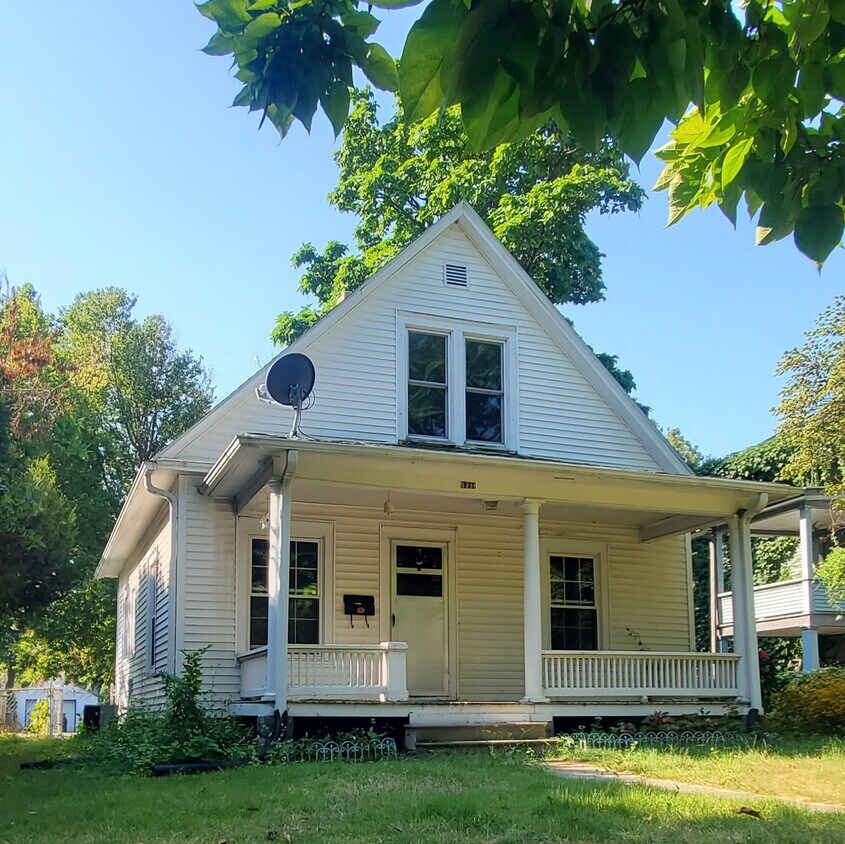 3231 W St, Lincoln, NE 68503 House Rental in Lincoln, NE