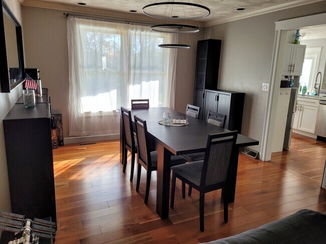Foto del edificio - 12 Hanson Ln