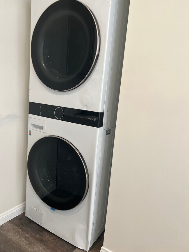 washer dryer in unit - 16800 Hiawatha St