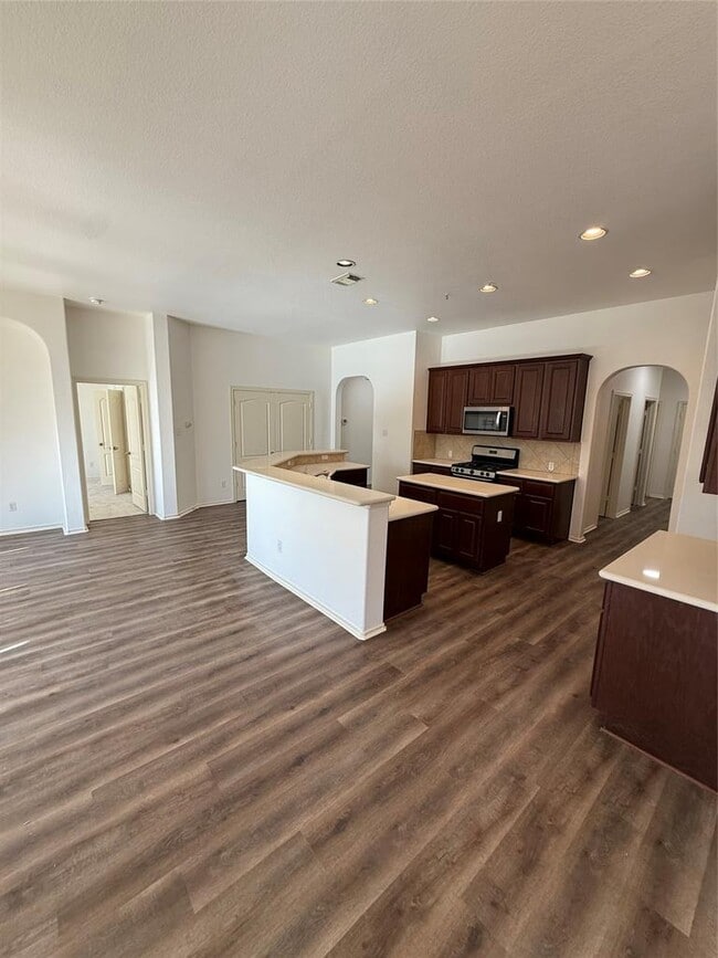 Foto del edificio - 1200 Willowbrook Dr