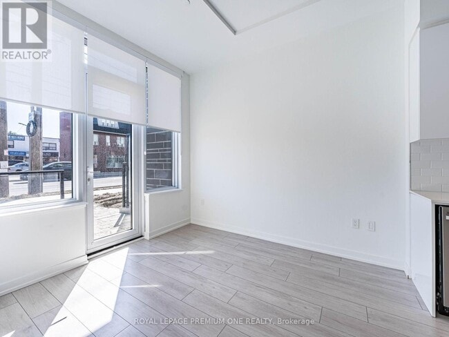 Building Photo - 556-556 Marlee Ave