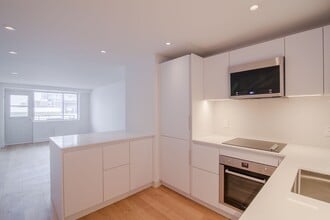 Building Photo - 3460 Rue Durocher