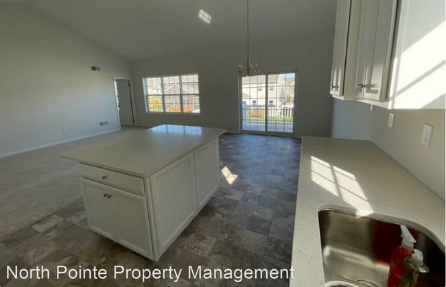 Building Photo - 3 br, 2.5 bath House - 692 Kincaid Ave