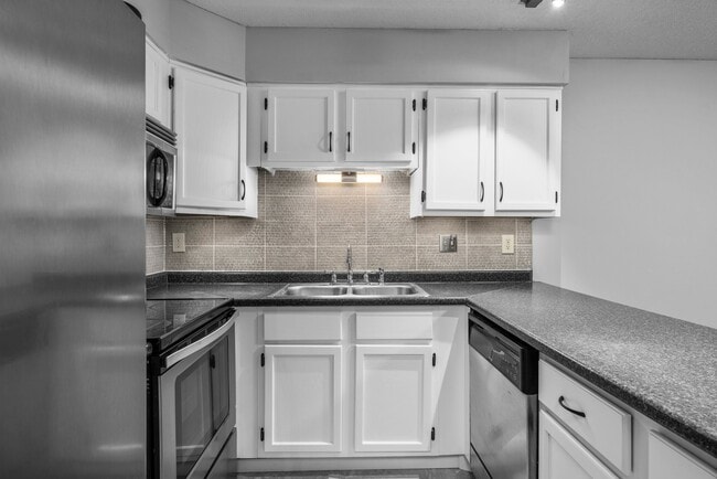 Building Photo - 13811 Amiot Dr