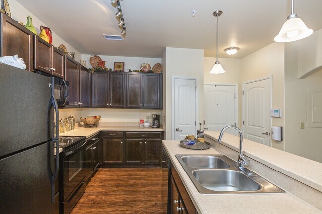 Foto del edificio - Trail Ridge at Woodland Park Apartments