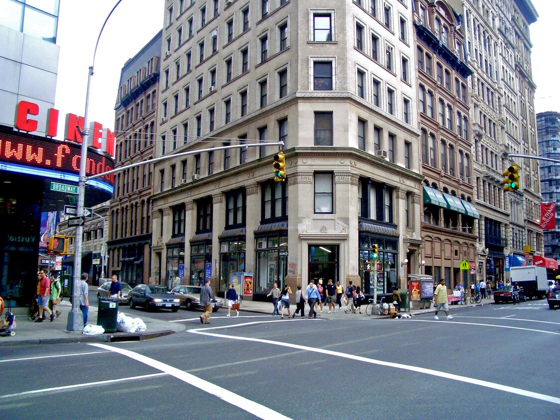 Building Photo - 840 Broadway