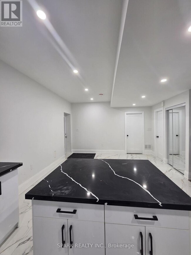 Photo du bâtiment - 1432 Yellow Rose Cir