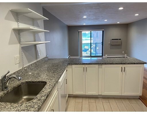 Building Photo - 200 Governors Dr