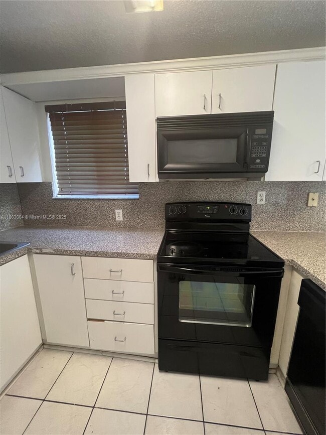 Foto del edificio - 8170 NW 10th St