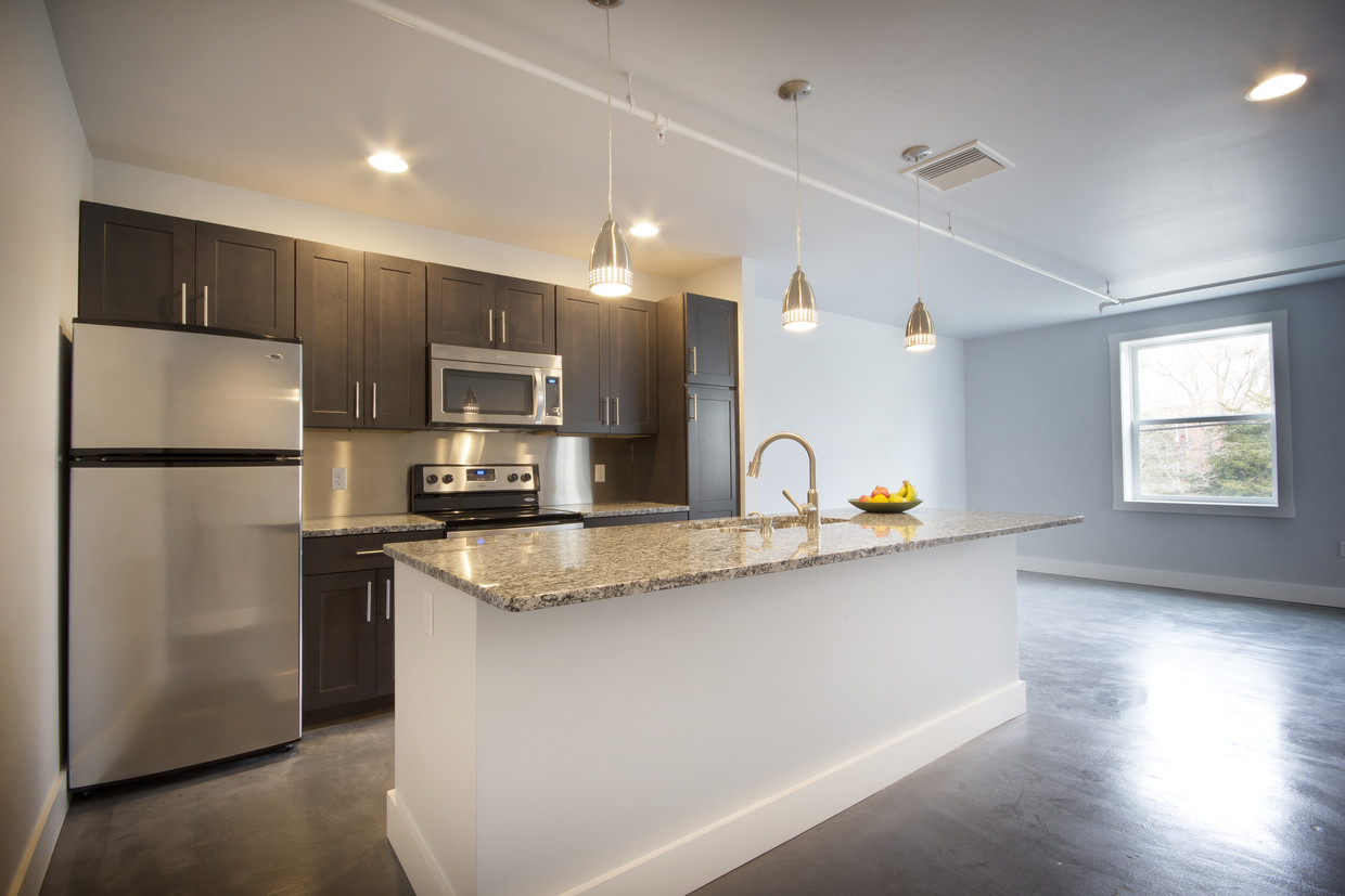 Granite Kitchen - 336 N Charlotte St