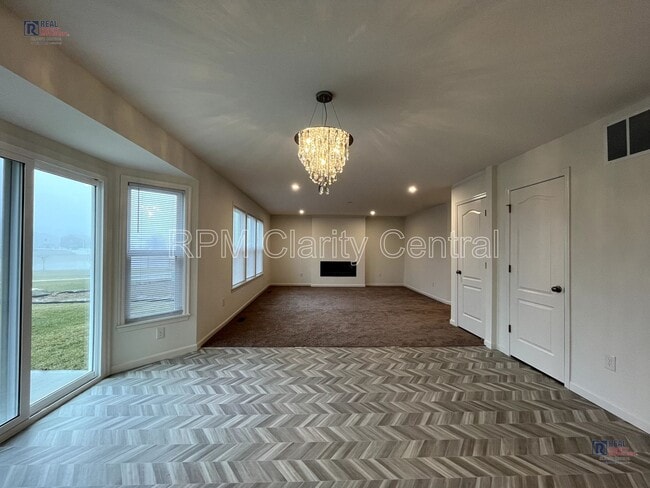 Building Photo - Beautiful home is ready for you!