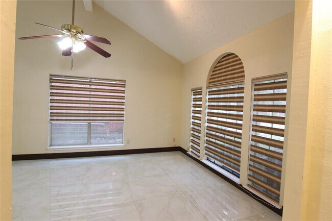Building Photo - 12430 Brook Meadows Ln