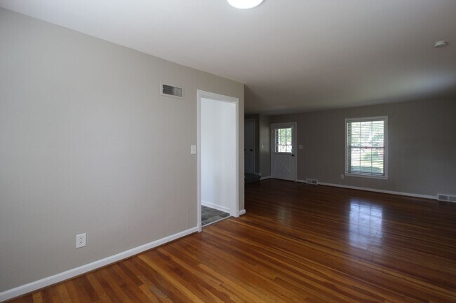 Foto del edificio - 2 Bedroom 1 Bath Duplex In The Waldo Area