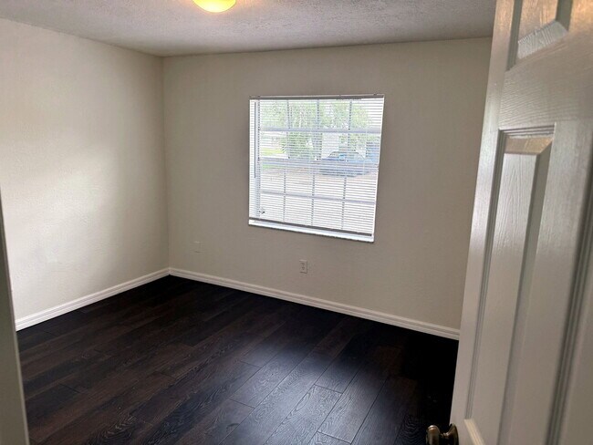 Building Photo - 11901 N Taliaferro Ave