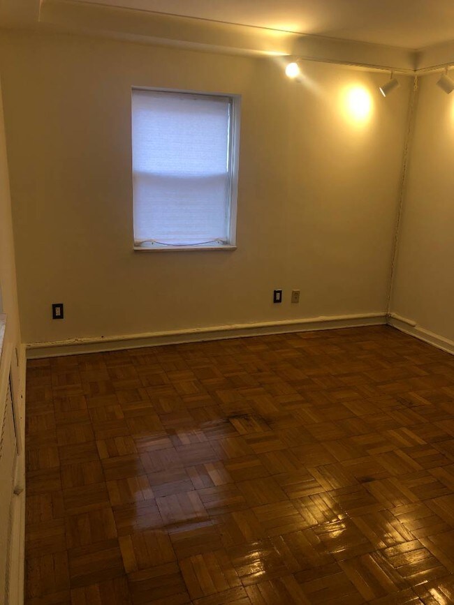 Building Photo - 105 Wakefield Ave