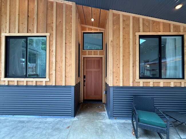 Foto del edificio - Furnished Modern Home for Rent – 2 Bedroom...