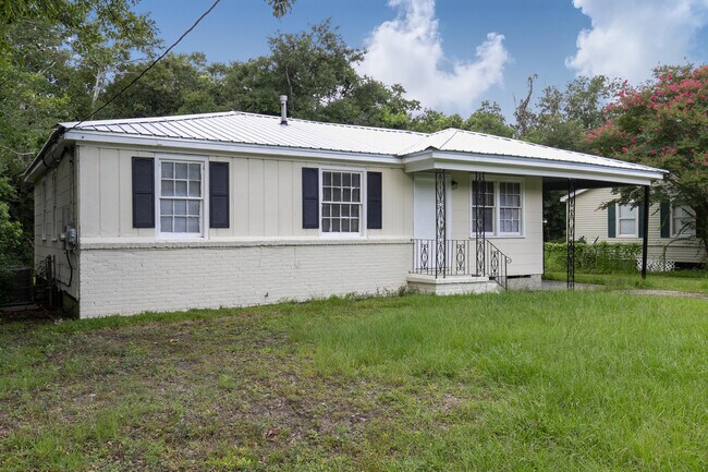 Foto del edificio - 1712 Perch Dr