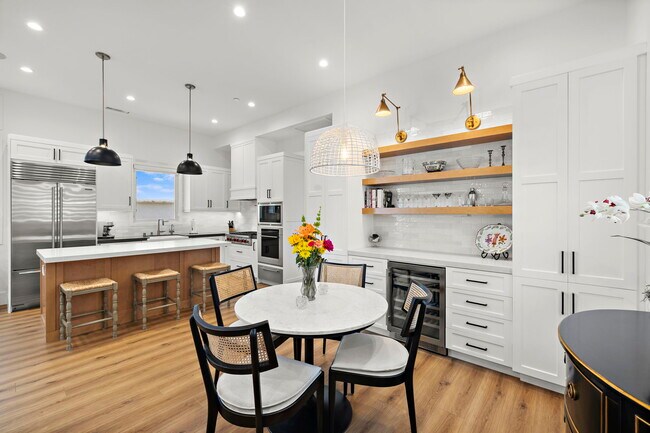 Foto del edificio - 611.5 Jasmine Ave