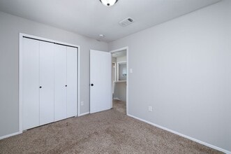 Building Photo - 1 Ground Brier Ct