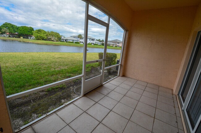 Foto del edificio - 1830 Sandhill Crane Dr