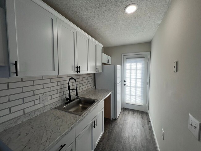 Building Photo - 230 Lanier Dr. #185