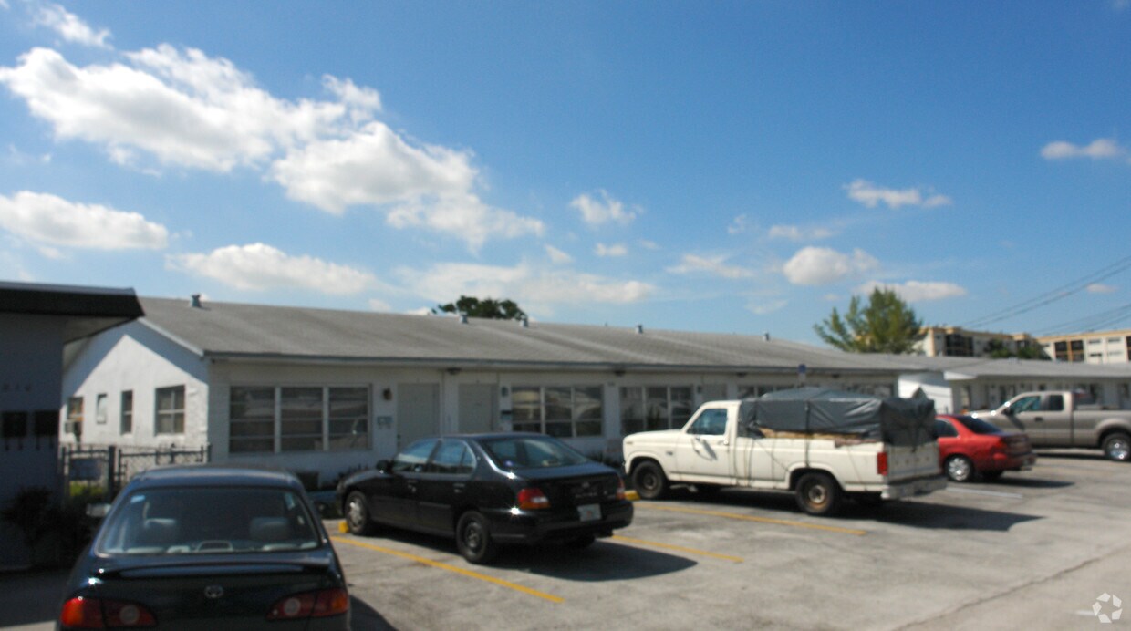 Building Photo - 820 SW 2nd St
