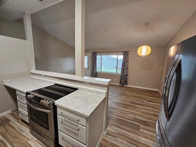 Building Photo - 1010 S Plains Park Dr