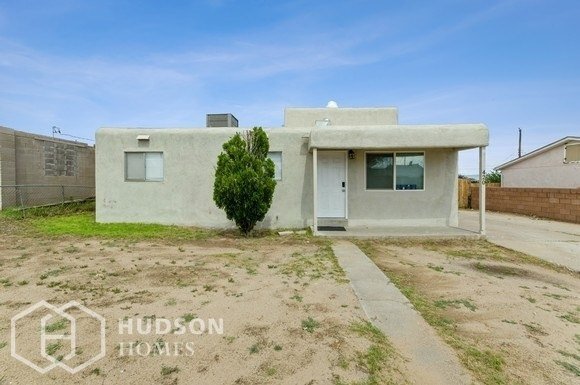 Building Photo - NOW AVAILABLE! 420 68Th St Sw, Albuquerque...