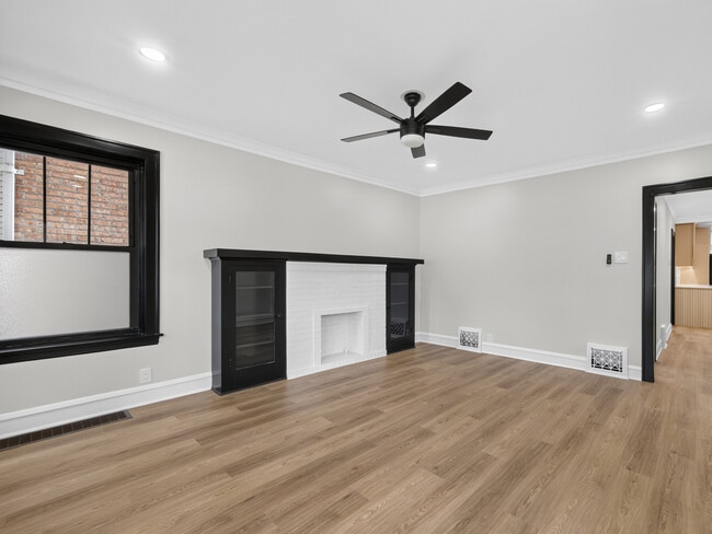 Building Photo - 6145 W Rosedale Ave