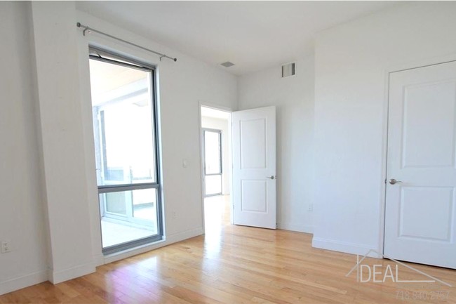Building Photo - 116 4th Ave