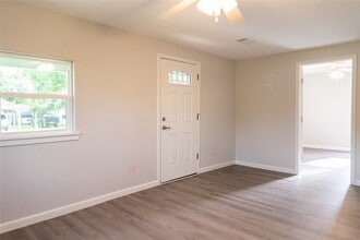 Building Photo - 134 E Bernard St