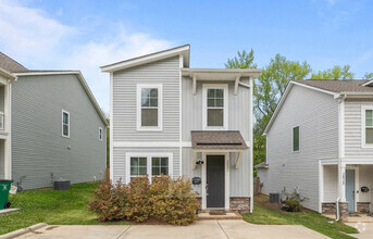Building Photo - 2821 Shamrock Dr