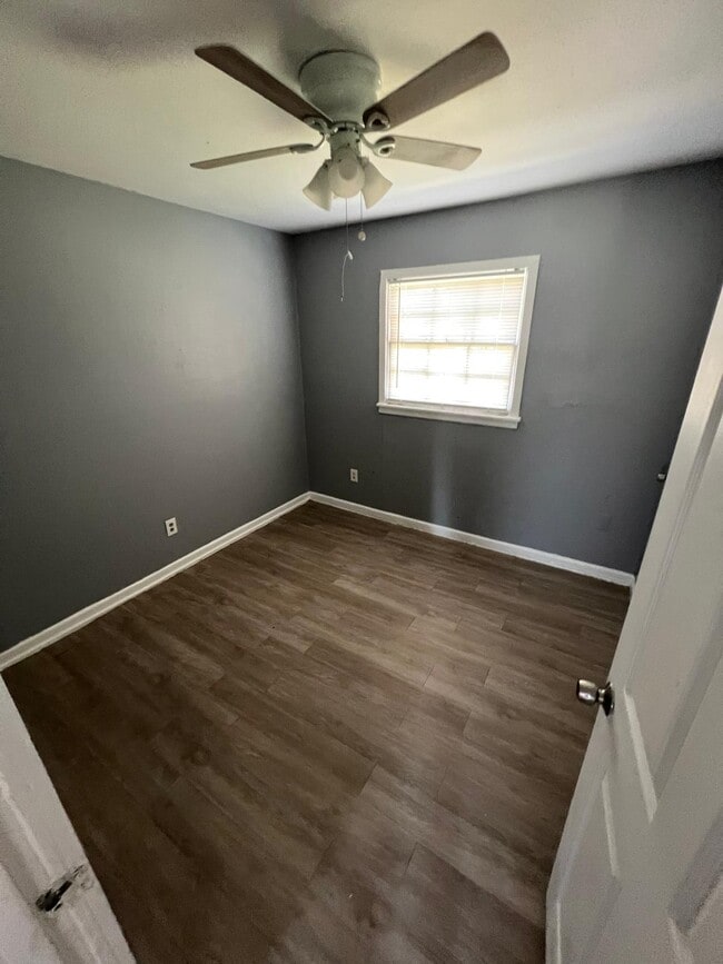 Foto del edificio - 2410 E 7th St