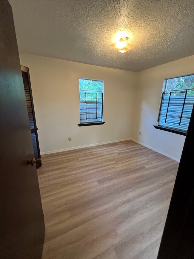 Foto del edificio - 2501 Cleburne St