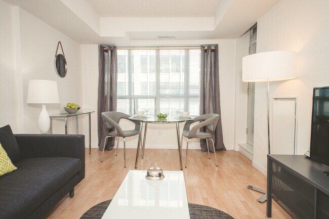 Photo du bâtiment - 192 Adelaide St W