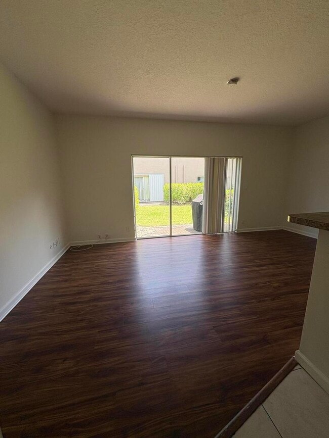 Building Photo - 3122 Coral Ridge Dr