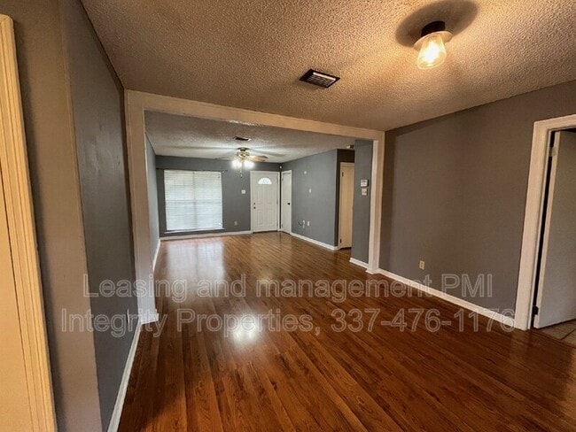 Foto del edificio - 107 Village Ln