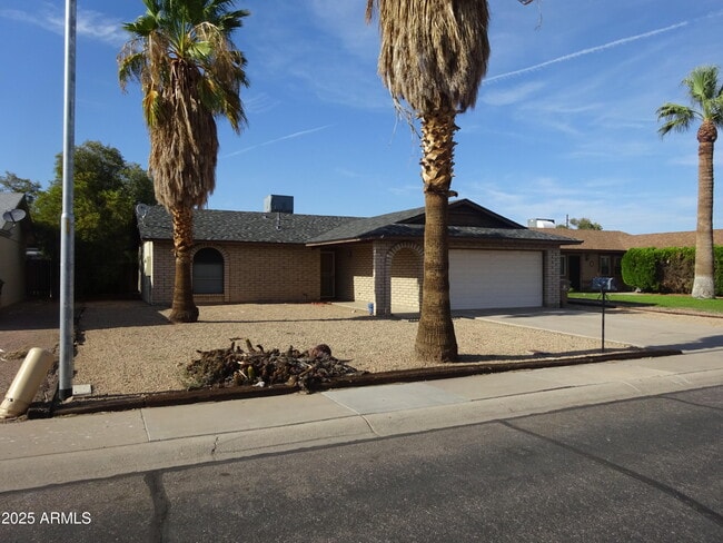 Building Photo - 9130 W Cameron Dr