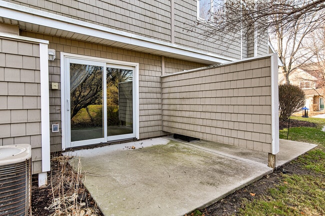 Foto del edificio - 811 Burr Oaks Dr