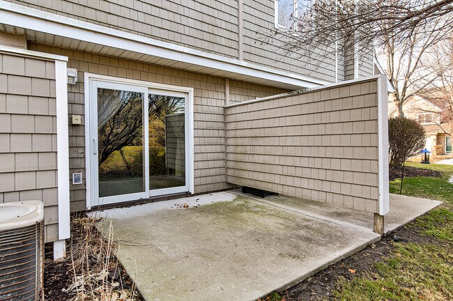 Building Photo - 811 Burr Oaks Dr