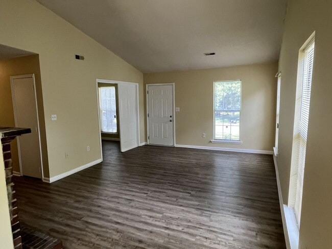 Building Photo - Cute 3 Bed, 2 Bath Ranch Home off East W.T...