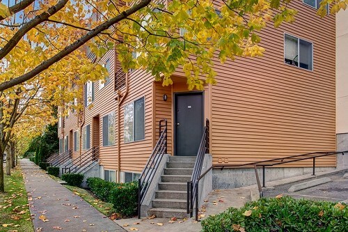Building Photo - Magnolia Court Apartments - 1 bedroom + den