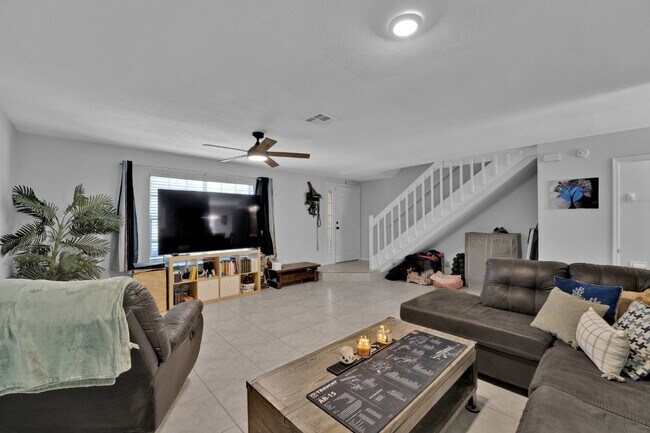 Building Photo - Move-in Ready 3/2 Condo in Waterford Lakes!