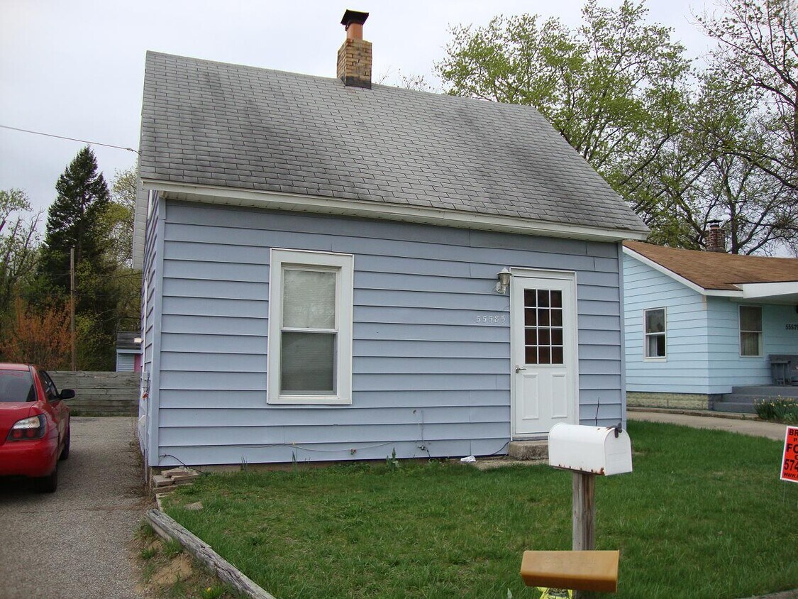 Primary Photo - 55585 Grandview Ave
